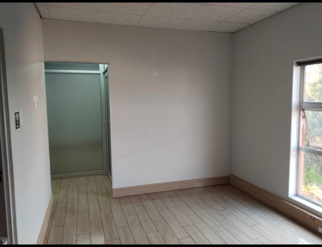 120M² OFFICE TO LET IN MELODIE